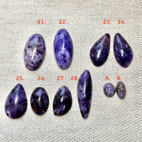 Kapussi tsharoiitti 37x17mm helmiäistsharoiitti nro22