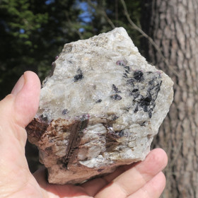 Pegmatiitti rubelliitti ym.  1610g Haapaluoma Hi68T4 