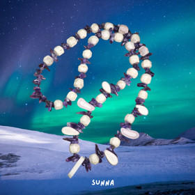 Kaulahelmet ametisti, poronsarvihelmiä ja poronsarvisiivuja 70cm SUNNA