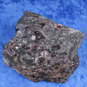 Almandiini granaatti 272g 60x50x30mm Nappikallio Hi184a 