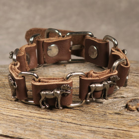 Nahkarannekoru metallihirviä