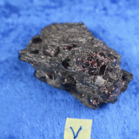 Almandiini granaatti 41g 45x30x25mm Nappikallio Hi184v