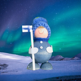 Suomi-poika 7-8cm ja Suomen lippu. Sirkka-tonttu