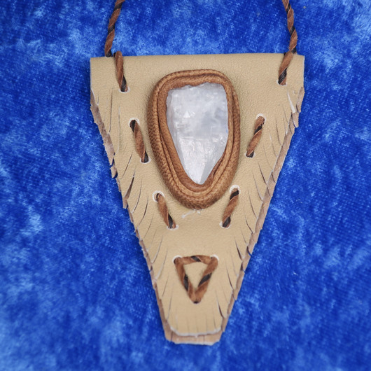 Selestiini enkelikivi riipus  intiaanityylinen nahkakoru 