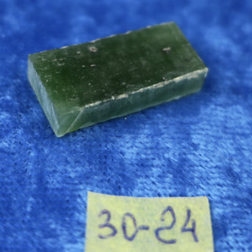 Nefriitti 3g kapea siivu  nro30-24