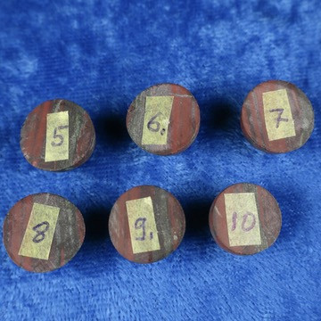 Kapussi jaspiliitti 16-16,5mm pyöreä, korkeus 8mm. Mattapinta