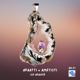 Riipus akaattisiivu, jonka keskellä ametistikide  AKAM15 isompi koko