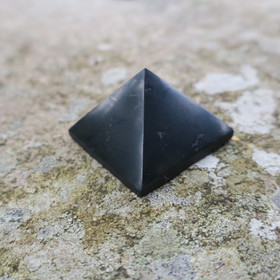 Sungiitti pyramidi  50mm