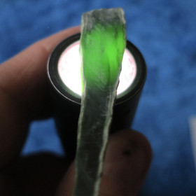 Nefriitti 15g kapea siivu  nro30-16