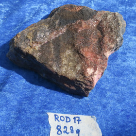 Rodoniitti 828g raakakivi extra-laatua. Vittinki ROD17