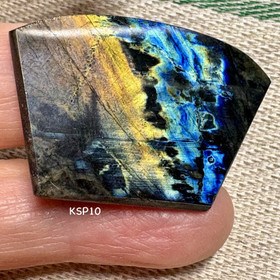 Spektroliitti kapussi. Ylämaa KSP10