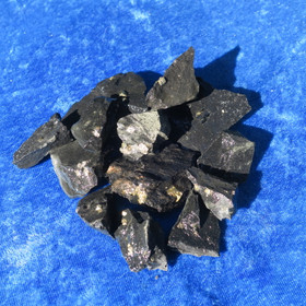 Mustaliuske ja pyriitti Suomi Hi180. Valitse koko 1-30g