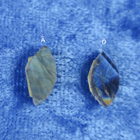 Spektroliitti kapussi hiomaton linssin muotoinen. Ylämaa Suomi A-Ä,Ö