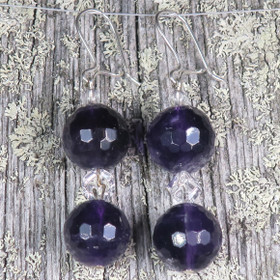 Korvakorut ametisti tummat viistehiotut, vuorikidekuutio. 12V12 VIVIAN