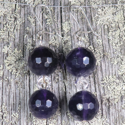 Korvakorut ametisti tummat viistehiotut, vuorikidekuutio. 12V12 VIVIAN