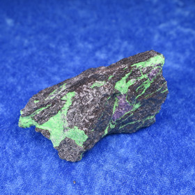 Uvaroviitti raaka 74g 60x40x30mm Outokumpu Suomi Hi87S