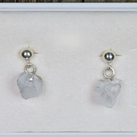 Korvakorut selestiitti enkelikivi roikkuva tappikorvakoru. SEL8