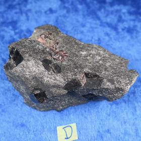 Almandiini granaatti 121g 60x40x35mm Nappikallio Hi184d