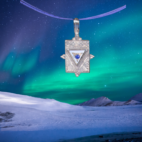 Hopeariipus lapislatsuli sinisessä kaulanauhassa LAP8