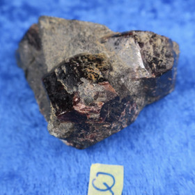 Almandiini granaatti  72g 50x40x20mm  Nappikallio Hi184Q