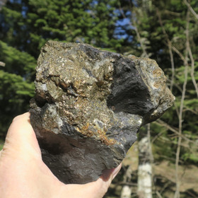 Mustaliuske, pyriitti iso raakakivi 2123g Suomi Hi180M