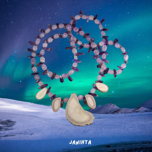 Helmet ametisti ja poronsarvisiivut 80cm. JANIHTA