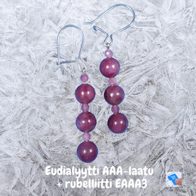 Korvakorut eudialyytti AAA-lk ja rubelliitti EAAA3