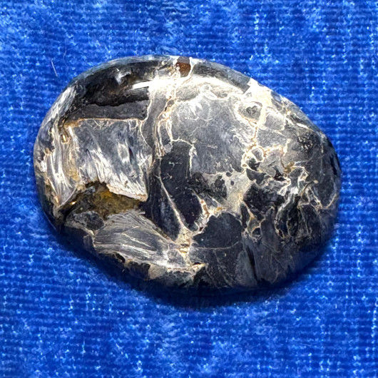 Kapussi pietersiitti, iso cabochon w59