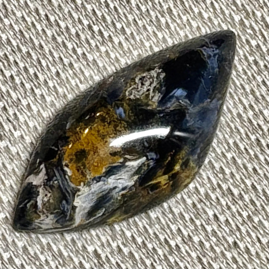 Kapussi pietersiitti cabochon wB1
