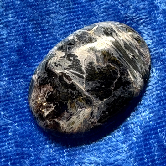 Kapussi pietersiitti cabochon w57