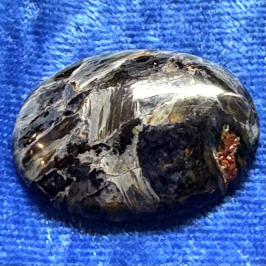 Kapussi pietersiitti ovaali cabochon w56