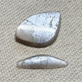 Kapussi kuukivi cabochon. Valitse