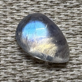 Kapussi kuukivi pisara cabochon