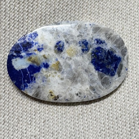 Lapis latsuli kookas hiottu taskukivi  tai kapussi nro8