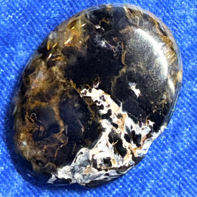 Kapussi pietersiitti, iso cabochon w58