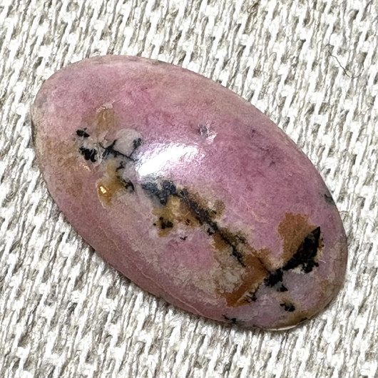 Kapussi rodoniitti 14x23mm ovaali cabochon