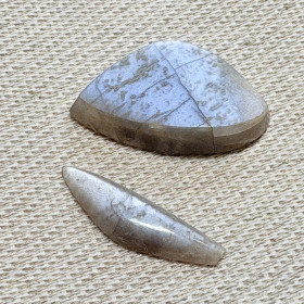 Kapussi kuukivi cabochon. Valitse