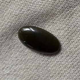 Kapussi nefriitti tummanvihreä ovaali cabochon