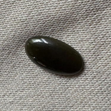 Kapussi nefriitti tummanvihreä ovaali cabochon