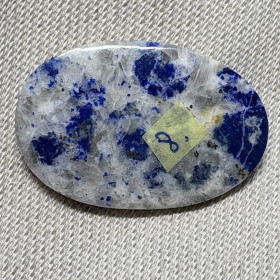 Lapis latsuli kookas hiottu taskukivi  tai kapussi nro8