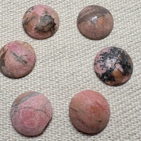 Kapussi rodoniitti  18mm cabochon, mattapinta ei kiillotettu