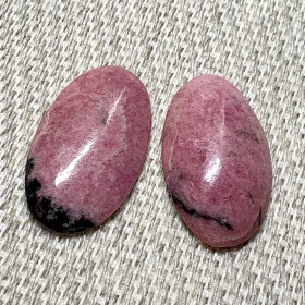 Kapussi rodoniitti 13x22mm ovaali cabochon 