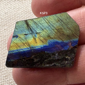 Spektroliitti kapussi. Ylämaa KSP3