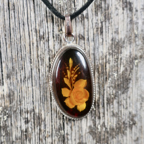 Riipus meripihka kaiverrettu ruusu 