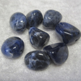 Sodaliitti rumpuhiottu n. 10mm sinivalkoinen irtohelmi