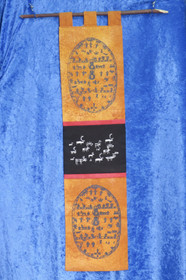 Seinävaate rummut ja porot. Suomalaista käsityötä