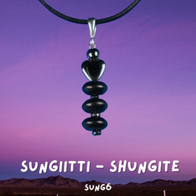 Sungiitti riipus jossa hematiittisydän SUNG6