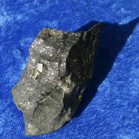 Mustaliuske, pyriittikiteitä 48g Suomi Hi180d