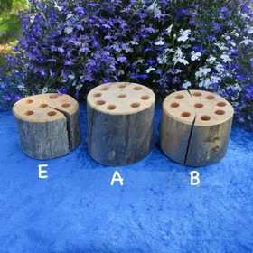 Kynäteline monelle kynälle kelopuuta. Valitse valikosta