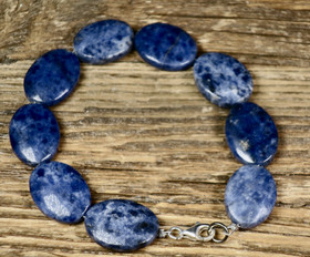 Sodaliitti rannekoru 17cm hopealukolla